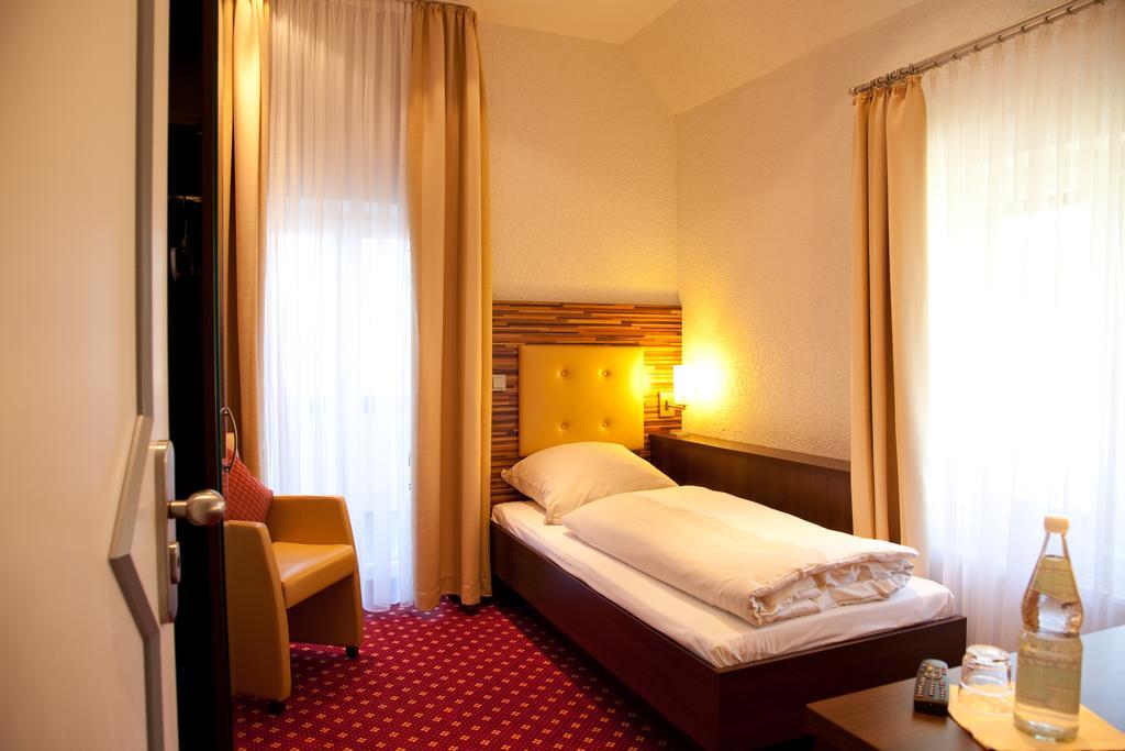 Hotel- Restaurant Poststuben Bensheim Pokoj fotografie